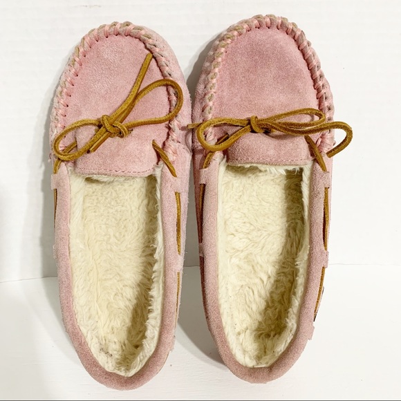 Cabela’s Pink Suede Moccasin Slippers with Faux Shearling Lining Leather Laces - Picture 8 of 10